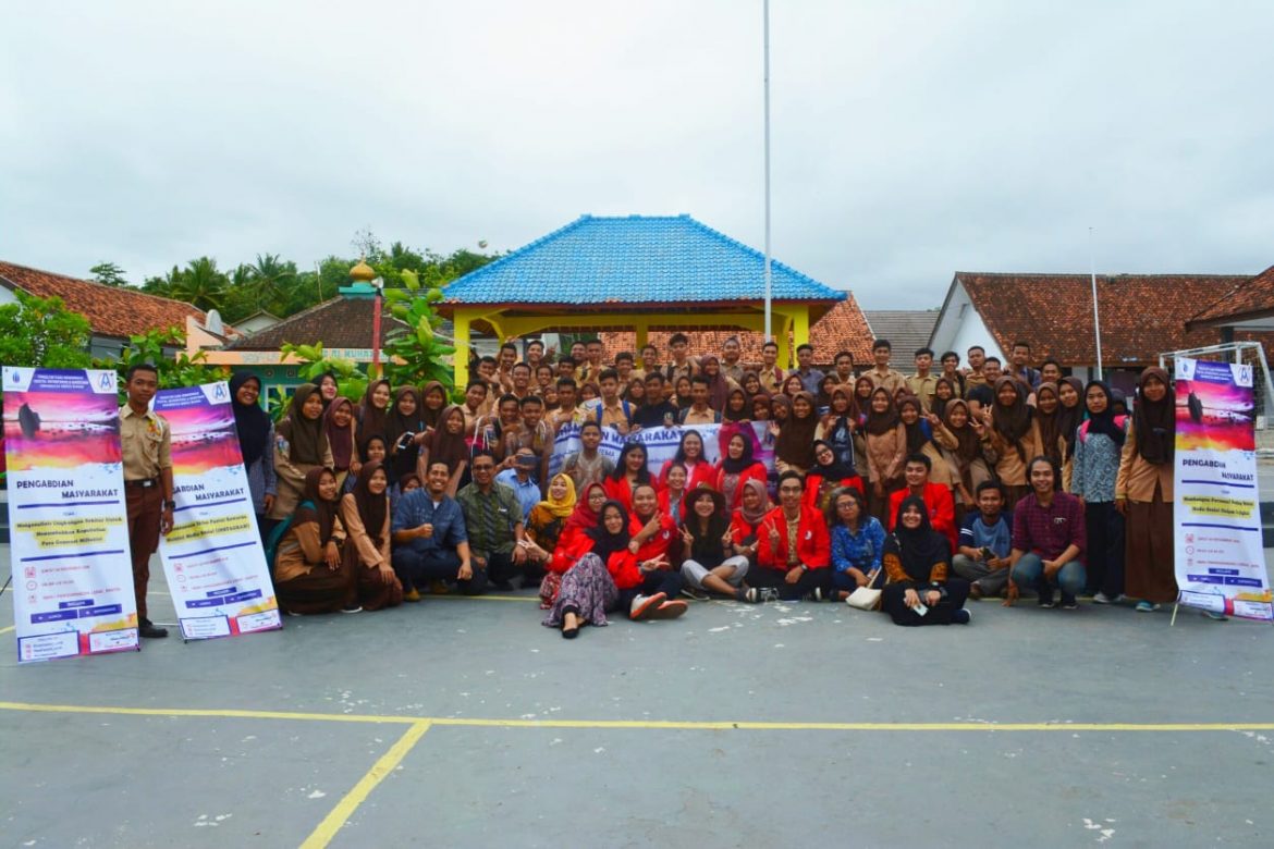 Mahasiswa UMB Latih Siswa SMA Panggarangan Bikin Video Promosi Pariwisata