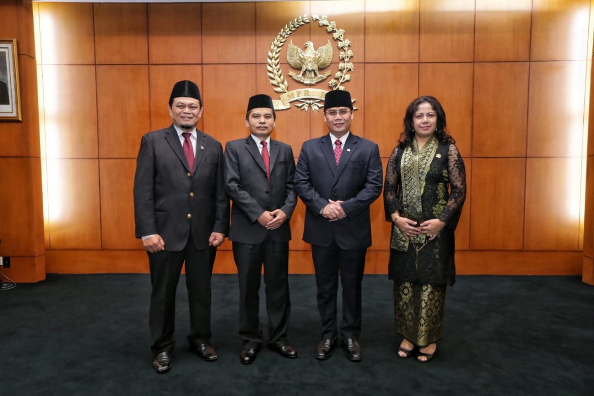 Lantik Anggota MPR, Ahmad Basarah: Jangan Sampai Pemilu Merobek Sendi Berbangsa dan Bernegara