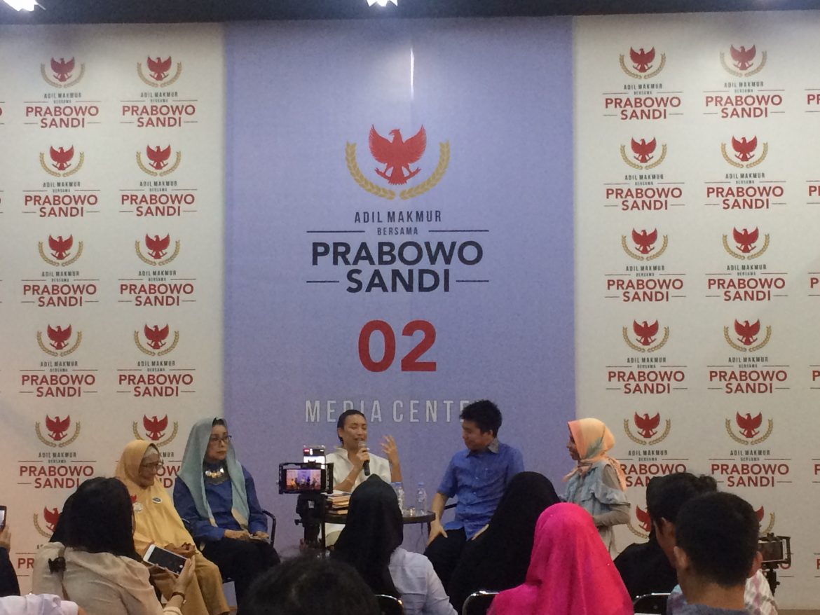 Sandiaga Kerap Difitnah, Ini Reaksi Ibunda