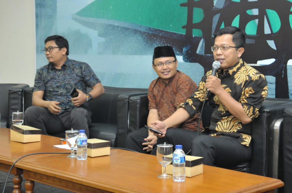 Anggota MPR Fraksi Golkar Ikhsan Firdaus dan Koordinator Divisi Bantuan Hukum Migrant Care, Nur Hasono dalam diskusi Empar Pilar MPR Lindungi Buruh Migran, Ini Harapan MPR ke Pemerintah