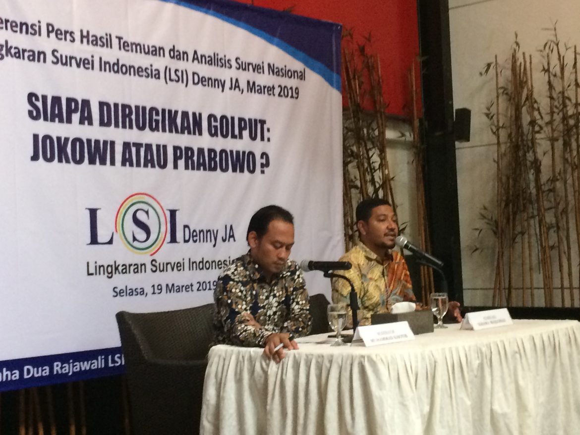 Peneliti LSI Denny JA Ikrama Masloman Saat Jumpa Pers Sebulan Jelang Pemilu, Survei LSI Denny JA: Hanya 65,2 Persen yang Tahu