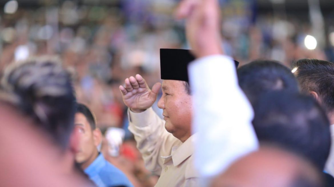 c8e3e375-8ca6-4ee1-af58-88983c50cb71 Ikut Perayaan Hari Buruh Internasional, Prabowo Berikan Pantun