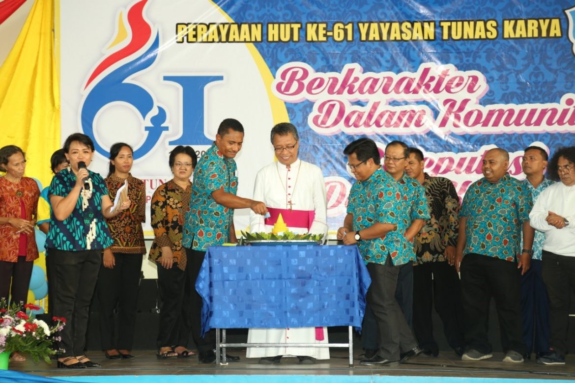 IMG-20190909-WA0015ultah YTK 61 btm Uskup Mgr Adrianus Ajak Sekolah YTK Jadi Perintis Soal Hidup Ekologis dan Melawan Hoaks.