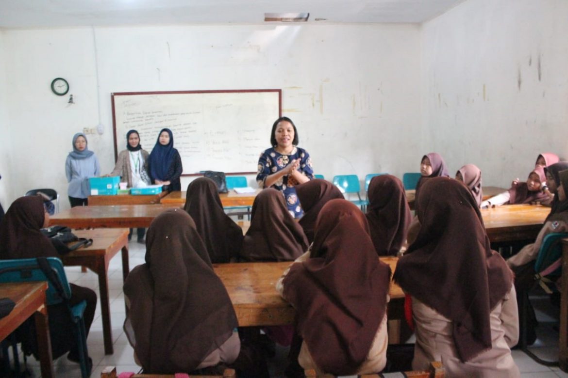 esa unggul Universitas Esa Unggul Kerjasama Kemenristekdikti dan SMP Gatra Edukasi Siswa Sadar Gizi