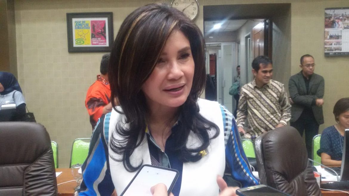 Felly Estelita Runtuwene