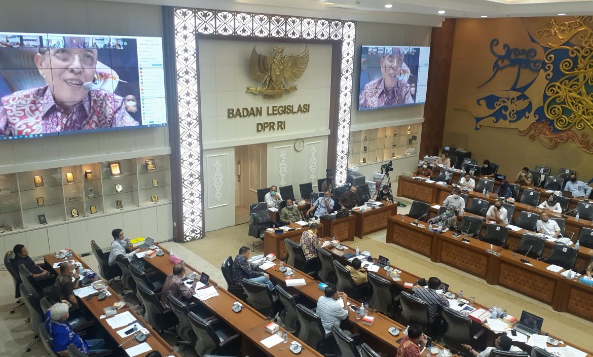 Rapat Panja RUU Omnibus Law Cipta Kerja bersama Pemerintah di Ruang Rapat Baleg DPR, Senayan, Jakarta, Selasa (4/8/2020)