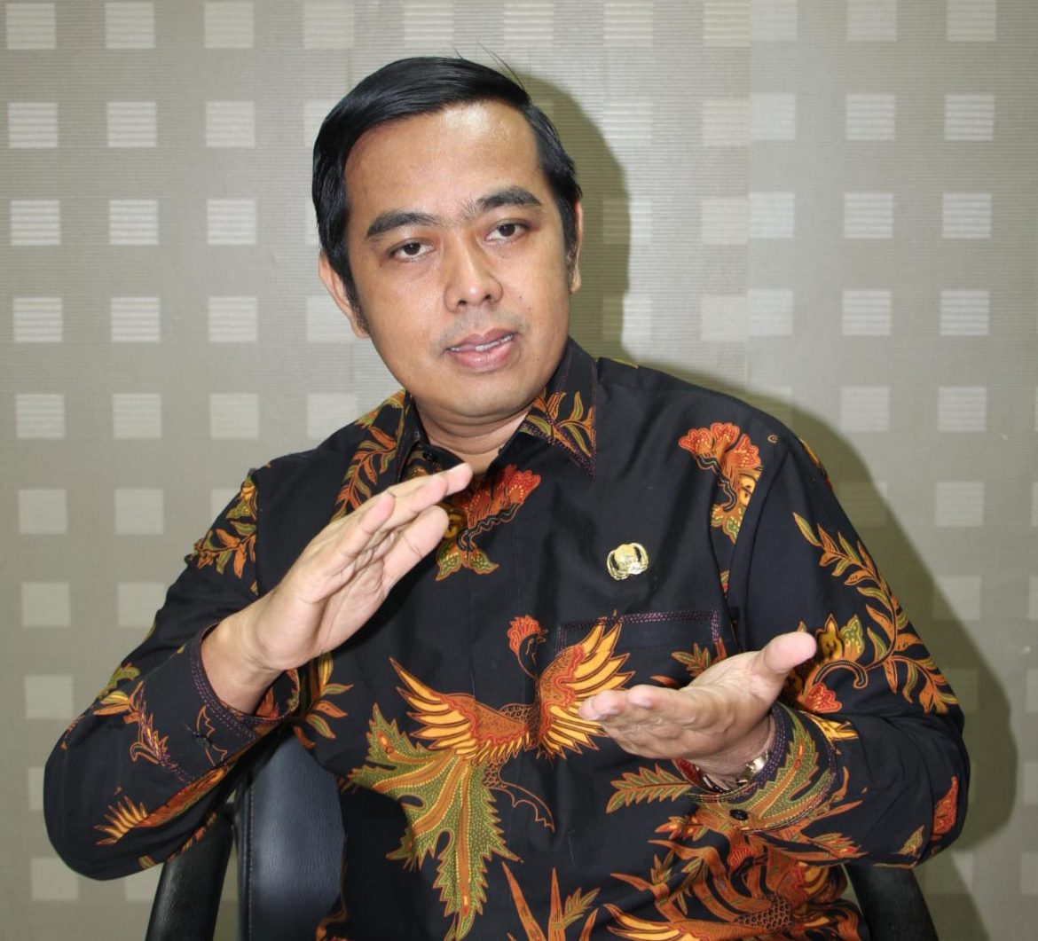 Dekan Fakultas Syariah dan Hukum UIN Syarif Hidayatullah Jakarta Ahmad Tholabi Kharlie