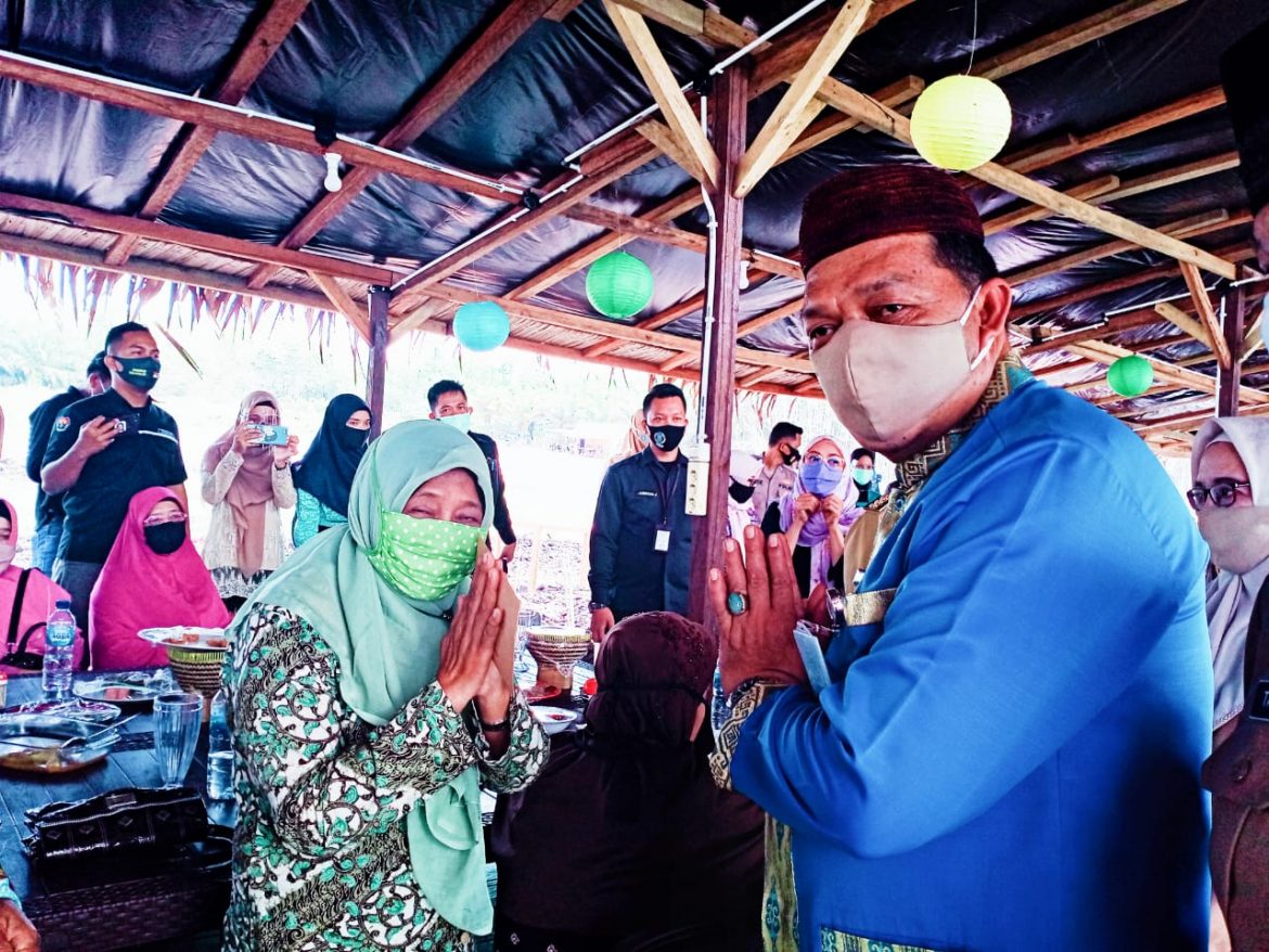 Pj Sekda Babar Hartono Serahkan Santunan untuk Veteran