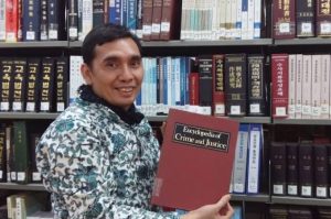 Azmi Syahputra, Ketua Asosiasi Ilmuwan Praktisi Hukum Indonesia,