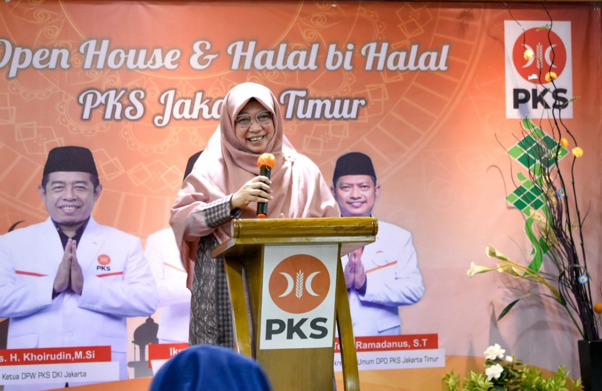 Anggota Komisi XI DPR RI dari Fraksi PKS daerah pemilihan Jakarta Timur, Anis Byarwati, menghadiri acara halal bi halal yang diselenggarakan oleh DPD PKS Jakarta Timur, Ahad (14/5/2022).