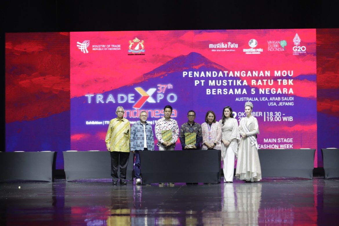Mustika Ratu Tandatangani MoU Senilai USD 2 Juta di JMFW 2023