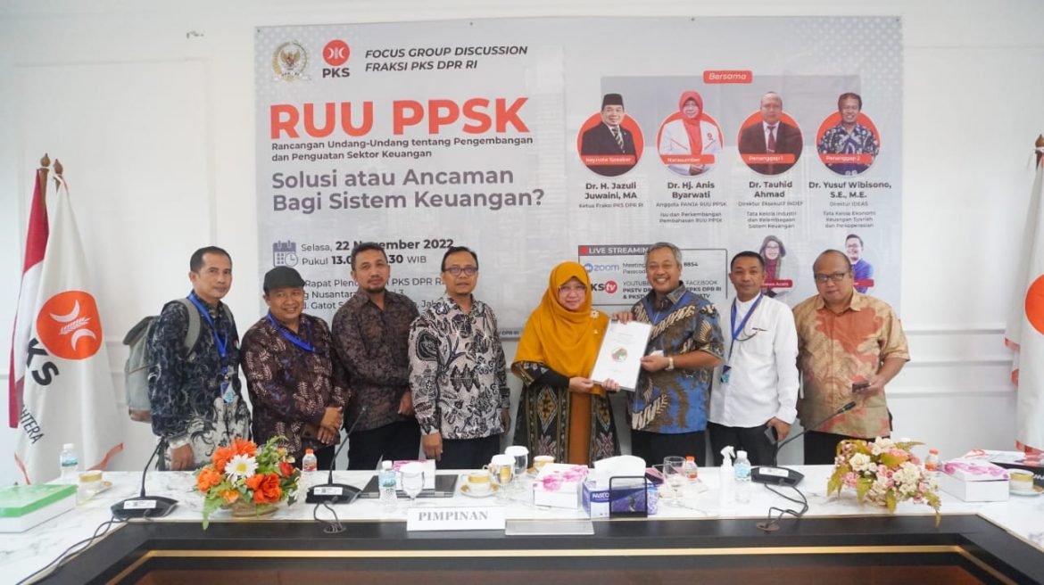Fraksi PKS DPR RI menyelenggarakan Focus Group Discussion dengan tema RUU PPSK (Rancangan Undang-Undang tentang Pengembangan dan Penguatan Sektor Keuangan; Solusi atau Ancaman Bagi Sistem Keuangan?, di Komplek Parlemen, Senayan, Jakarta, Selasa (22/11/2022). Fraksi PKS DPR RI menyelenggarakan Focus Group Discussion dengan tema RUU PPSK (Rancangan Undang-Undang tentang Pengembangan dan Penguatan Sektor Keuangan; Solusi atau Ancaman Bagi Sistem Keuangan?, di Komplek Parlemen, Senayan, Jakarta, Selasa (22/11/2022).