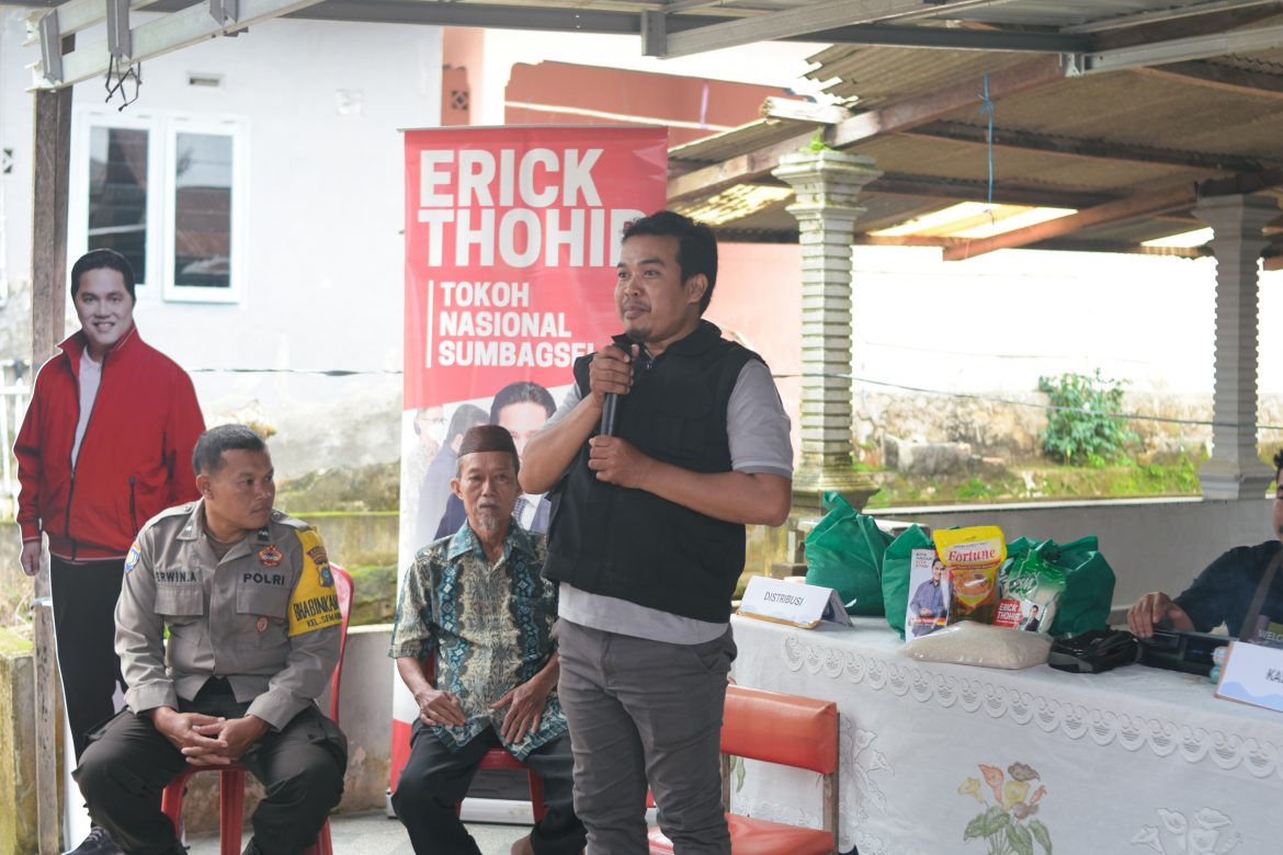 Menteri BUMN) Erick Thohir mengadakan pasar murah di jalan Semabung Lama, Gang Mustika 9 RT 04 RW 01 Kelurahan Semabung Lama, Kecamatan Bukit Intan, Kota Pangkal Pinang, Kepulauan Bangka Belitung.