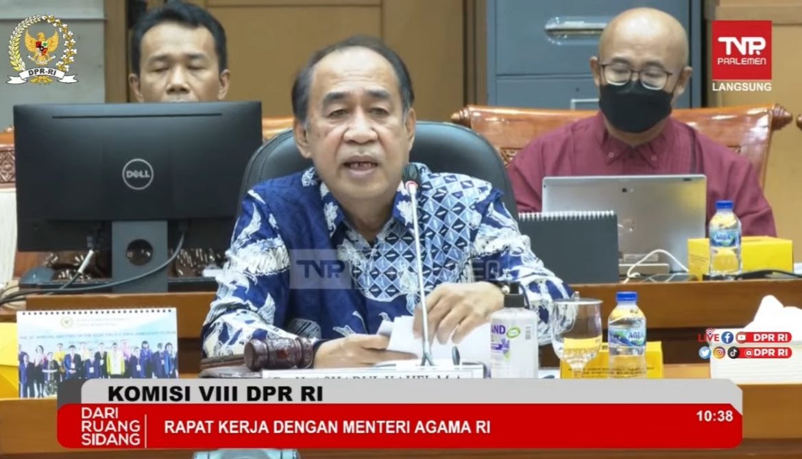Ketua Komisi VIII DPR Fraksi PAN Ashabul Kahfi saat memimpin rapat kerja Komisi VIII DPR dengan Menteri Agama di Komplek Parlemen, Senayan, Jakarta, Kamis (19/1/2023).