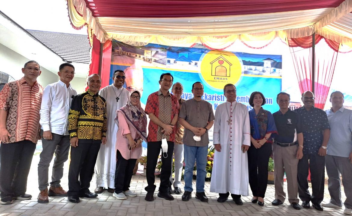 Hadiri Launching Rumah Kasih Emaus, Bupati Algafry Mohon Doa Uskup Bagi Bangka Tengah
