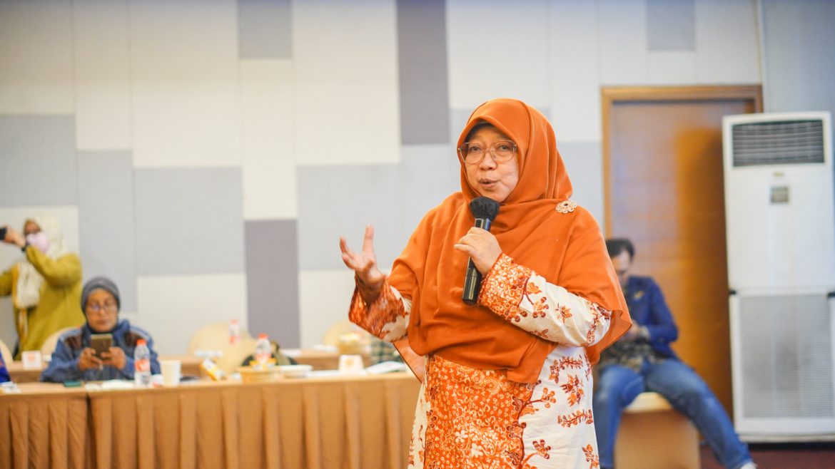 Anggota Komisi XI DPR Fraksi PKS, Anis Byarwati, saat menjadi narasumber pada kegiatan Focus Group Discussion (FGD) yang bertemakan "Potensi Kemandirian Ekonomi Masyarakat Sebagai Kontribusi Peningkatan Ekonomi Nasional" di Park Hotel Cawang, Jakarta Timur, Selasa (7/3/2023).