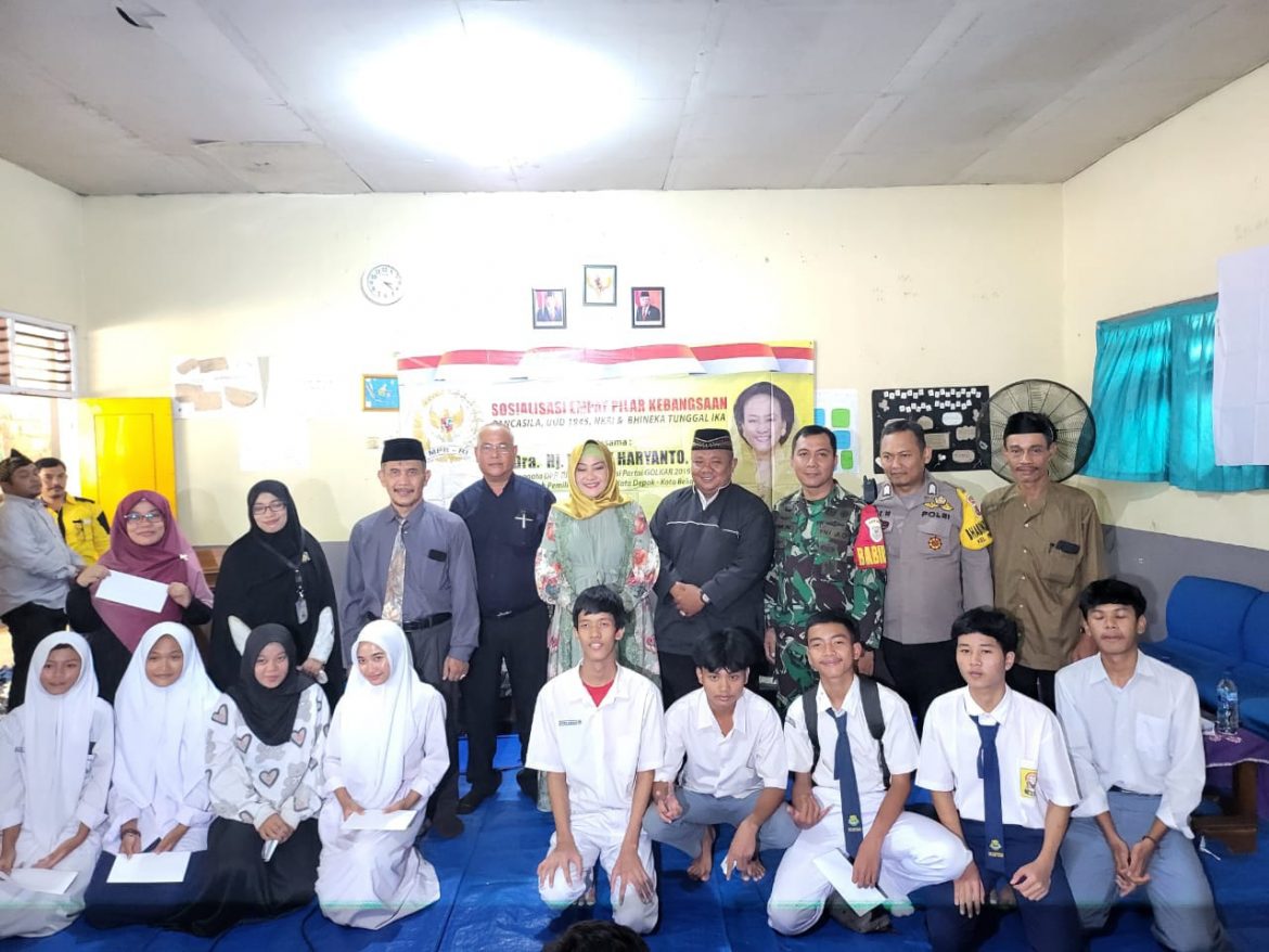 Anggota MPR RI Fraksi Golkar Wenny Haryanto saat sosialisasi empat pilar di hadapan ratusan siswa/i di Gedung SMA Mawadah, Kota Depok, Selasa (27/6/2023).