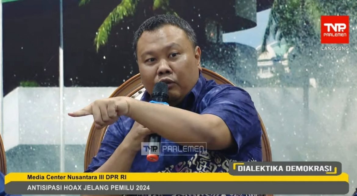 Pakar komunikasi politik Hendri Satrio Pakar komunikasi politik Hendri Satrio