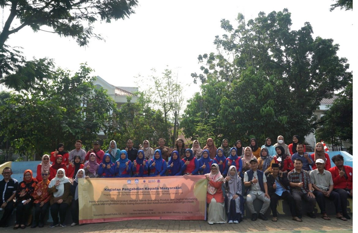 niken2-UMB Universitas Mercu Buana Gelar Pelatihan Teknik Branding dan Digital Marketing Kepada Masyarakat Meruya Selatan