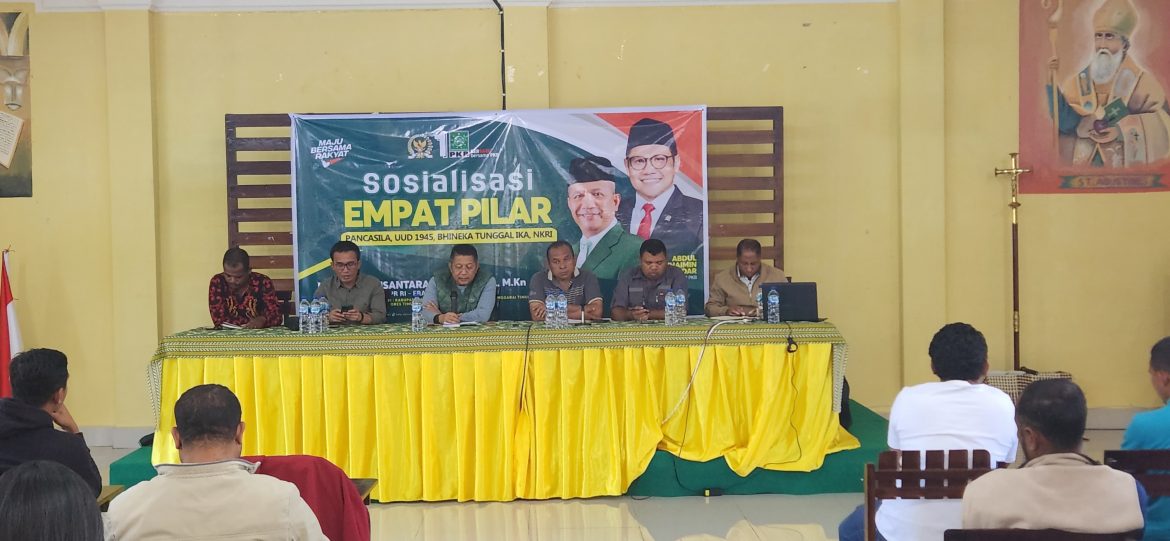 Anggota MPR RI Fraksi PKB, N.M. Dipo Nusantara Pua Upa, saat melaksanakan sosialisasi 4 pilar Kebangsaan di Kabupaten Ngada, tepatnya Aula Susteran Bejo, Kecamatan Bajawa, Kabupatan Ngada, Nusa Tenggara Timur (NTT), Rabu (1/11/2023). Anggota MPR RI Fraksi PKB, N.M. Dipo Nusantara Pua Upa, saat melaksanakan sosialisasi 4 pilar Kebangsaan di Kabupaten Ngada, tepatnya Aula Susteran Bejo, Kecamatan Bajawa, Kabupatan Ngada, Nusa Tenggara Timur (NTT), Rabu (1/11/2023).