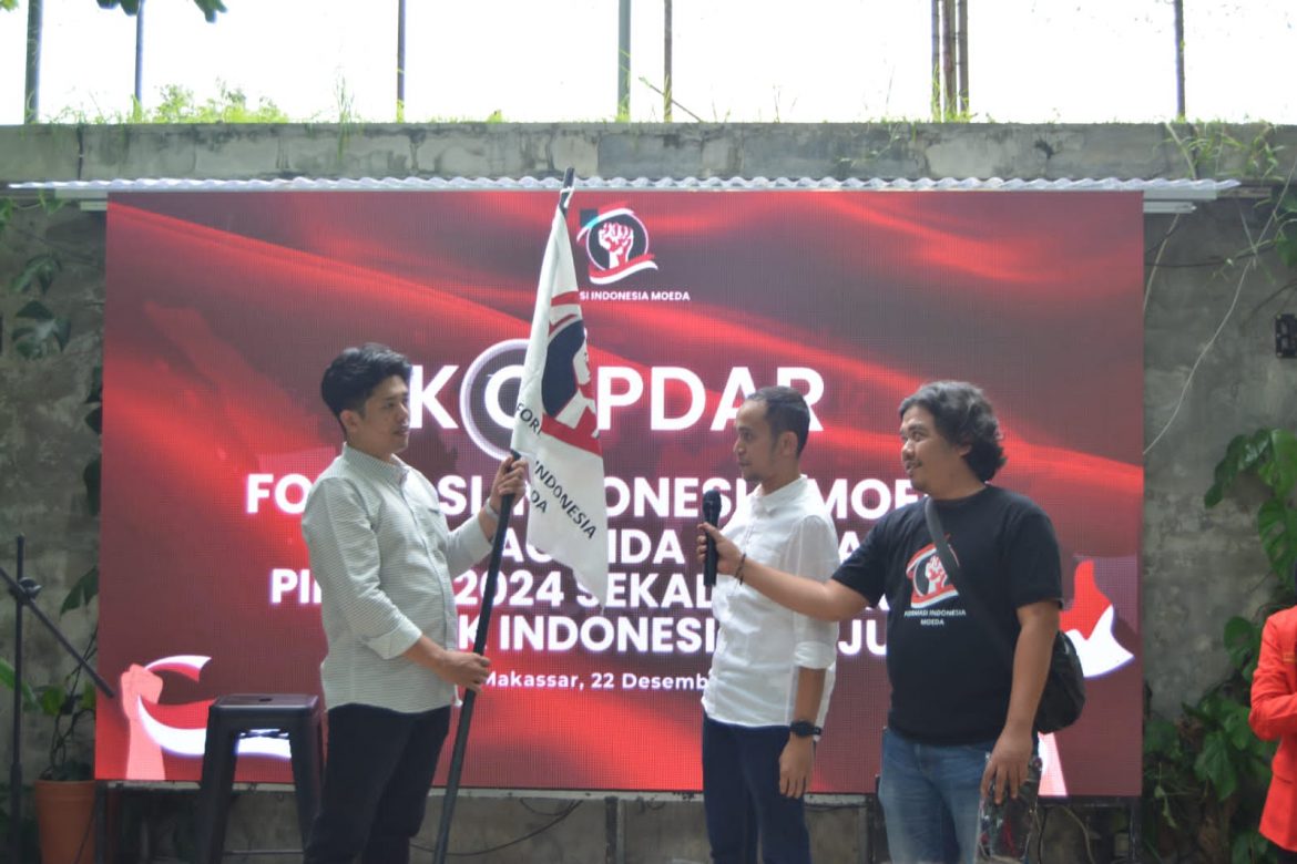 Koordinator Nasional Formasi Indonesia Moeda (FIM) Syifak Muhammad Yus dalam kegiatan Kopi Darat (Kopdar) Formasi Indonesia Moeda bertajuk “Kawal Agenda Rakyat: Pilpres 2024 Sekali Putaran untuk Indonesia Maju” yang dilaksanakan di Gori Artisan Coffee, Kota Makassar, Sulawesi Selatan, Jumat (22/12/2023). Koordinator Nasional Formasi Indonesia Moeda (FIM) Syifak Muhammad Yus dalam kegiatan Kopi Darat (Kopdar) Formasi Indonesia Moeda bertajuk “Kawal Agenda Rakyat: Pilpres 2024 Sekali Putaran untuk Indonesia Maju” yang dilaksanakan di Gori Artisan Coffee, Kota Makassar, Sulawesi Selatan, Jumat (22/12/2023).