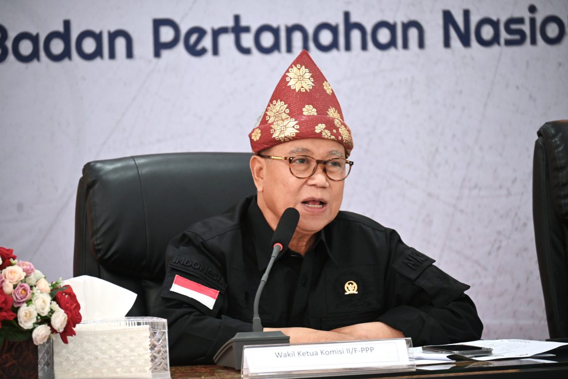 Wakil Komisi II DPR Fraksi PPP Syamsurizal saat memimpin kunjungan kerja spesifik Komisi II DPR ke Kantor Wilayah BPN Sumatera Selatan, Palembang (20/3/2024). Foto: dpr.go.id Wakil Komisi II DPR Fraksi PPP Syamsurizal saat memimpin kunjungan kerja spesifik Komisi II DPR ke Kantor Wilayah BPN Sumatera Selatan, Palembang (20/3/2024). Foto: dpr.go.id