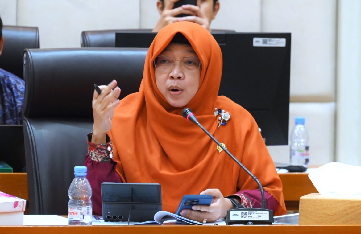 Anggota Komisi XI DPR Fraksi PKS Anis Byarwati. Anggota Komisi XI DPR Fraksi PKS Anis Byarwati.