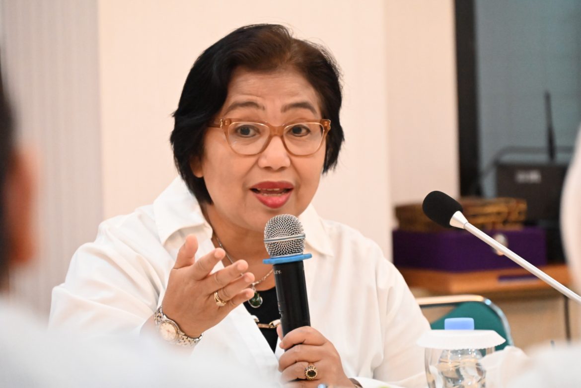 Anggota Komisi IX DPR Fraksi NasDem Irma Suryani Chaniago. Anggota Komisi IX DPR Fraksi NasDem Irma Suryani Chaniago.