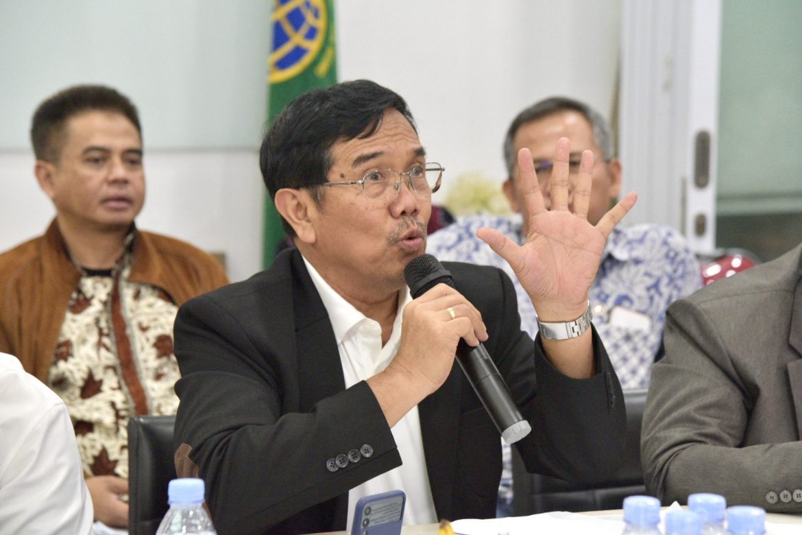 Anggota Komisi II DPR Fraksi Demokrat Ongku Parmonangan Hasibuan. Anggota Komisi II DPR Fraksi Demokrat Ongku Parmonangan Hasibuan.