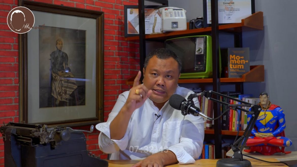 Pakar komunikasi politik Hendri Satrio Pakar komunikasi politik Hendri Satrio