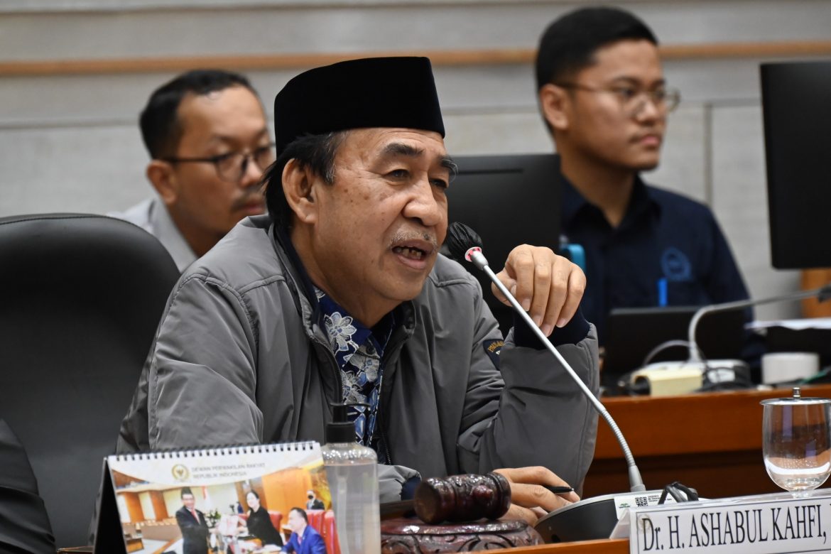 Anggota Komisi IX DPR Fraksi PAN Ashabul Kahfi. Anggota Komisi IX DPR Fraksi PAN Ashabul Kahfi.