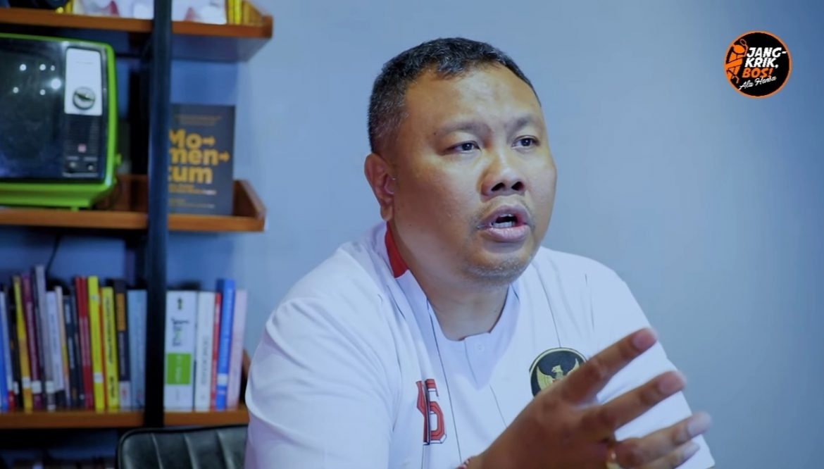 Pakar komunikasi politik Hendri Satrio Pakar komunikasi politik Hendri Satrio
