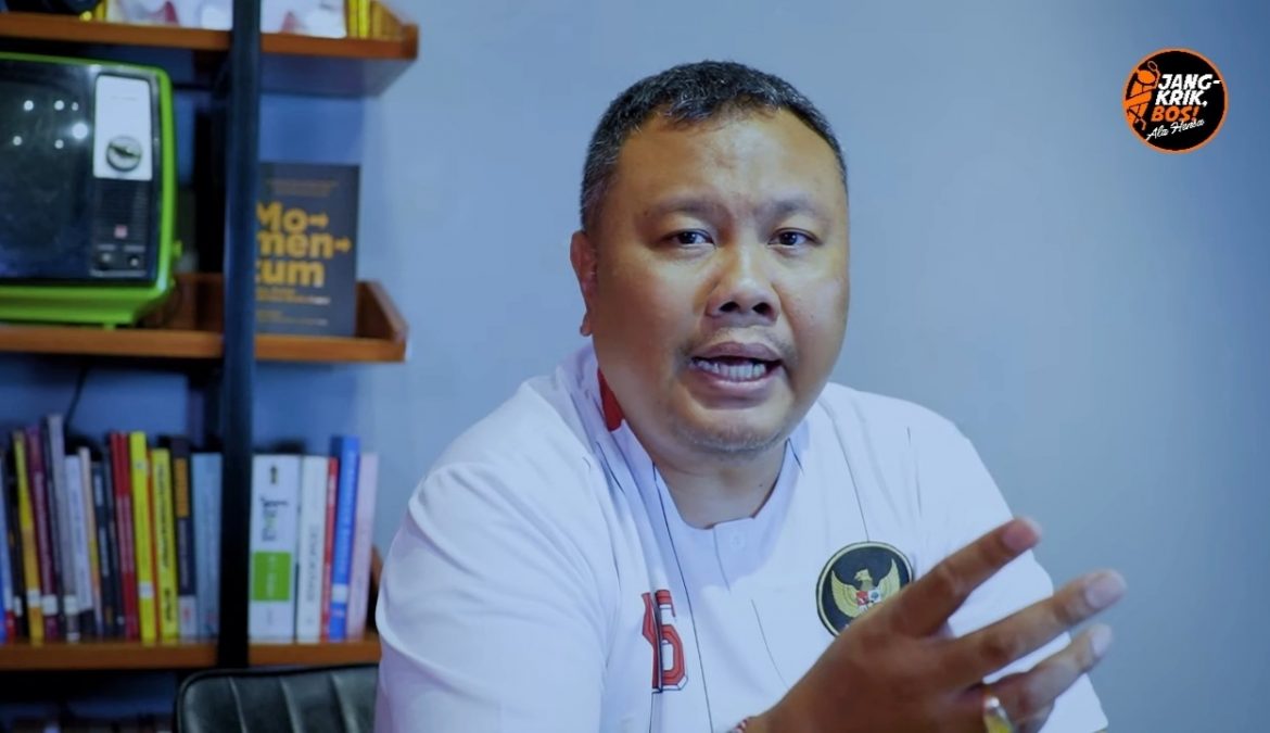Pakar komunikasi politik Hendri Satrio Pakar komunikasi politik Hendri Satrio