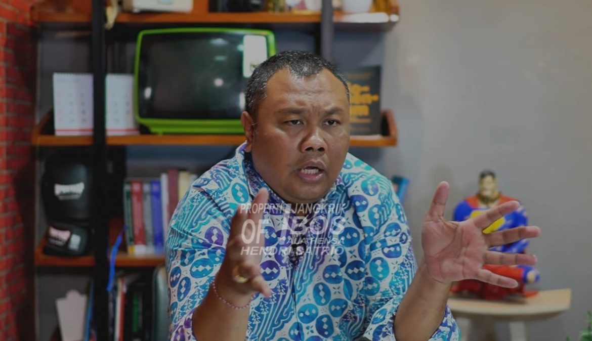 Pakar komunikasi politik Hendri Satrio Pakar komunikasi politik Hendri Satrio