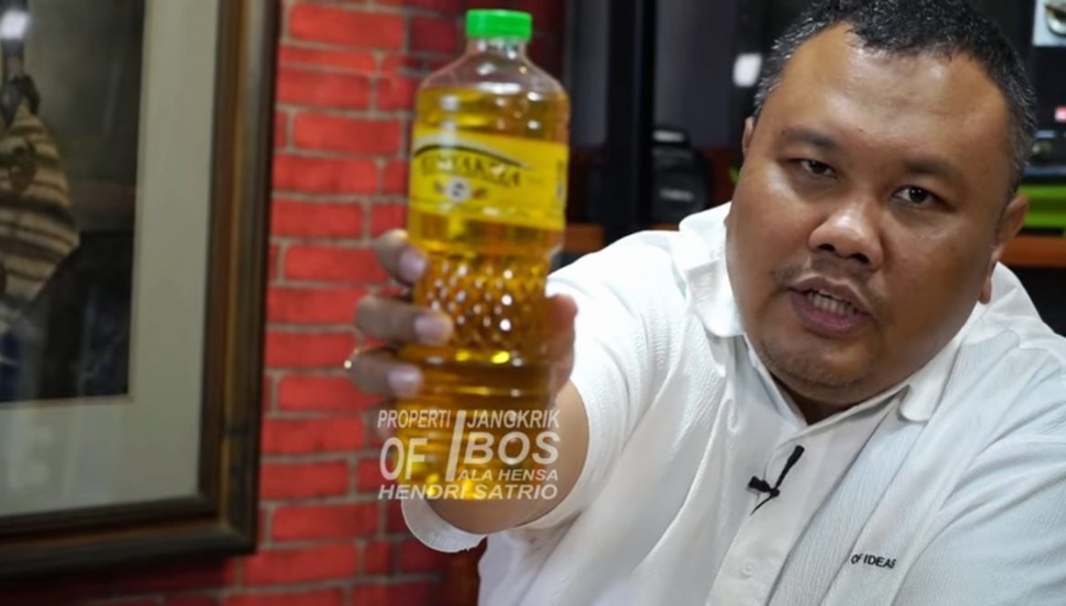 Pakar komunikasi politik Hendri Satrio
