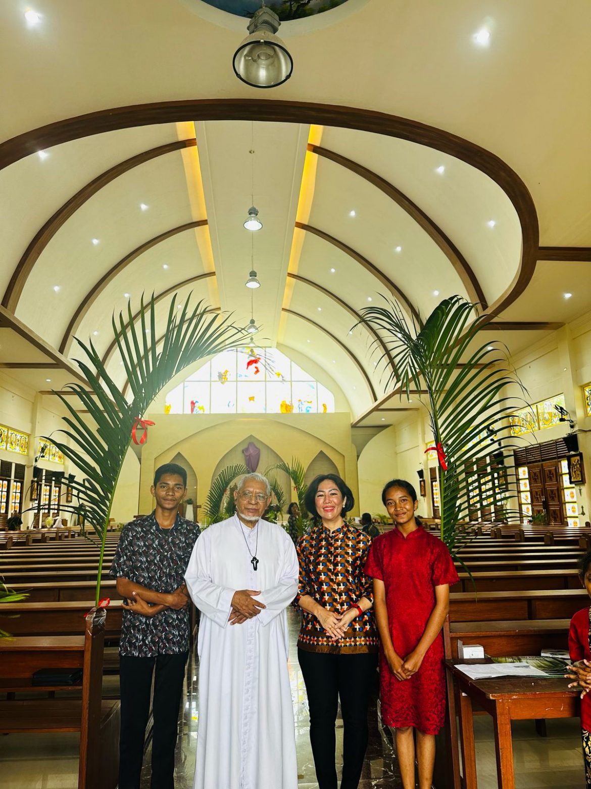 Minggu Palma di Gereja Santo Petrus: Me Hoa Ajak Umat Bangkit dari Kejatuhan Seperti Yesus