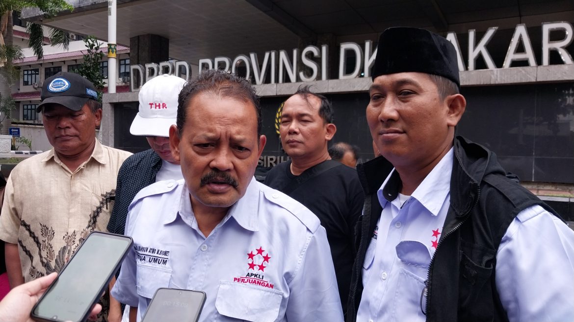 Aturan Rokok di Raperda KTR Ancam Nafas Hidup PKL hingga Warteg