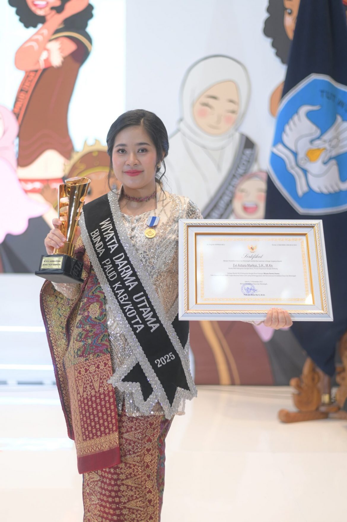 Bunda Paud Babar Evi Astura Markus Boyong Penghargaan Bunda Paud Terbaik Tingkat Nasional