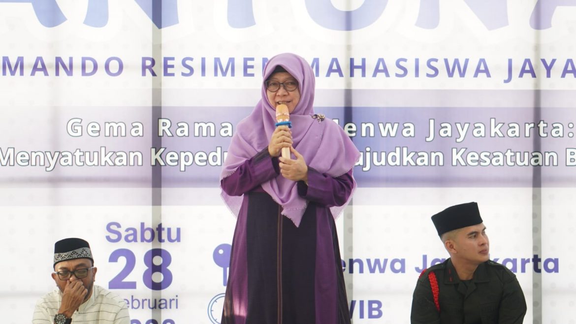 Anggota DPR RI Fraksi PKS Anis Byarwati saat menghadiri kegiatan buka puasa bersama dan santunan bertajuk “Gema Ramadan Jayakarta: Menyatukan Kepedulian, Mewujudkan Kesatuan Bangsa”, yang digelar Resimen Mahasiswa (Menwa) Jayakarta di Markas Komando Menwa, Jakarta, Sabtu (28/2/2026).