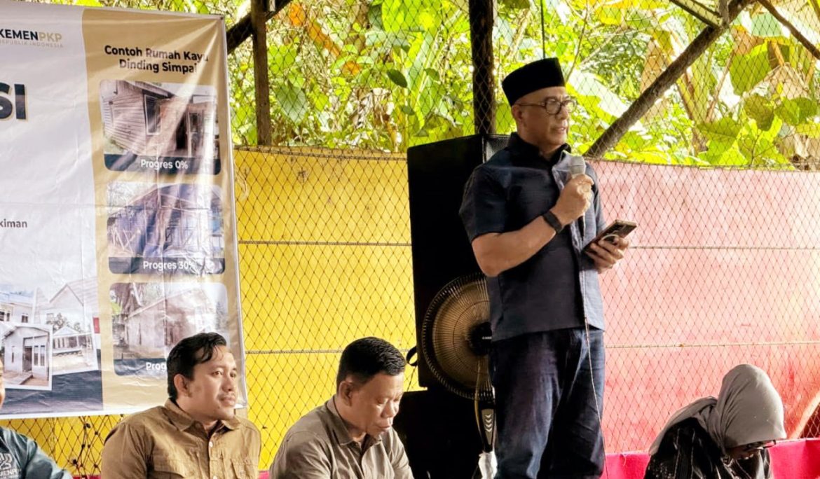 Anggota Komisi V DPR Fraksi NasDem Syarief Abdullah Alkadrie saat sosialisasi BSPS di Desa Kampung Jawa Tengah, Sungai Ambawang, Kubu Raya, Kalimantan Barat, Minggu (26/4/2026).