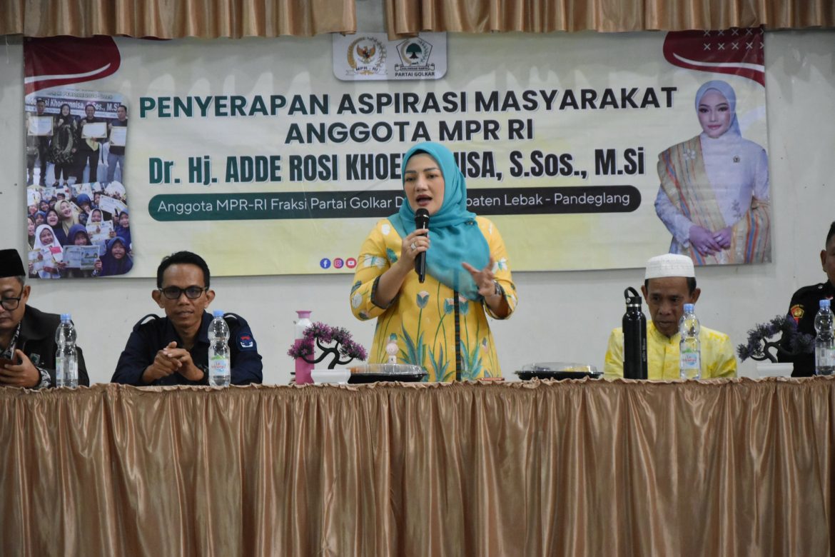 Anggota MPR/DPR RI Fraksi Partai Golkar, Adde Rosi Khoerunnisa, saat kegiatan Penyerapan Aspirasi Masyarakat (Asmas) di Gedung PGRI Kecamatan Majasari, Kabupaten Pandeglang, Banten.