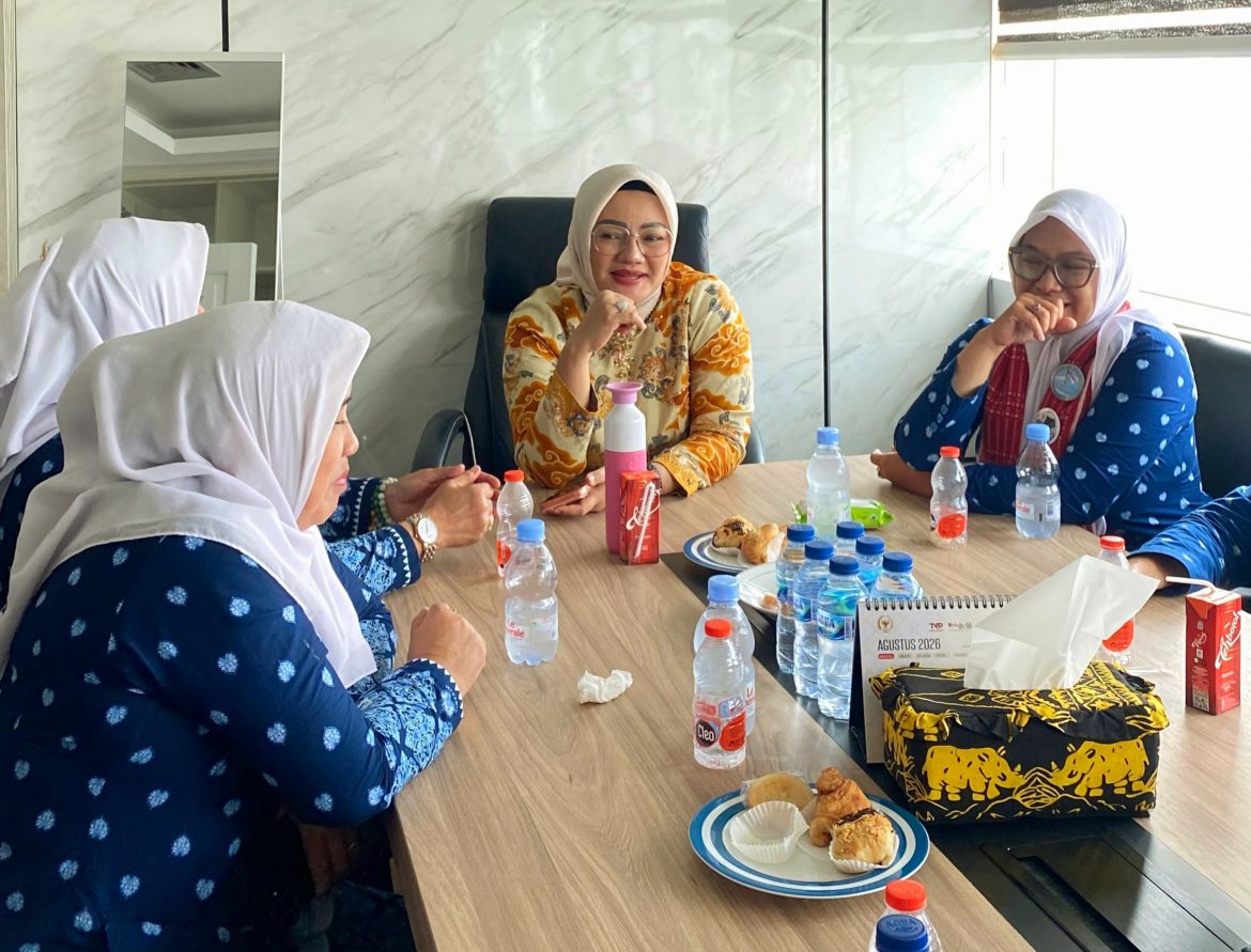 Anggota Komisi X DPR Dapil Banten I, Adde Rosi Khoerunnisa, kedatangan jajaran pengurus dan perwakilan HIMPAUDI (Himpunan Pendidik dan Tenaga Kependidikan Anak Usia Dini Indonesia) Provinsi Banten, di ruangan kerjanya Kompleks Parlemen, Senayan, Jakarta, Senin (31/8/2026).