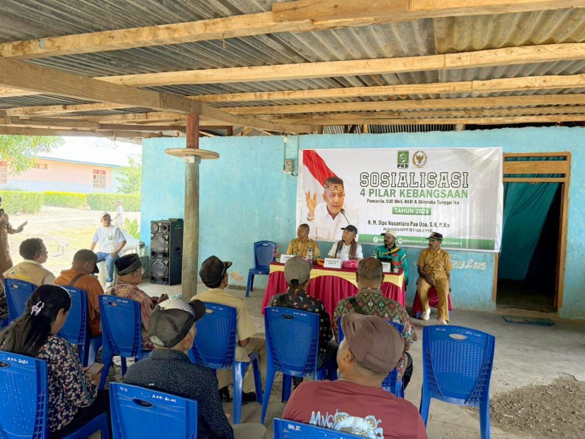 Anggota MPR/DPR RI Fraksi PKB, Dipo Nusantara Pua Upa, saat melaksanakan sosialisasi 4 pilar Kebangsaan di Kantor Desa Rakateda II, Golewa Barat, Kabupaten, Nusa Tenggara Timur, Selasa (16/6/2026).