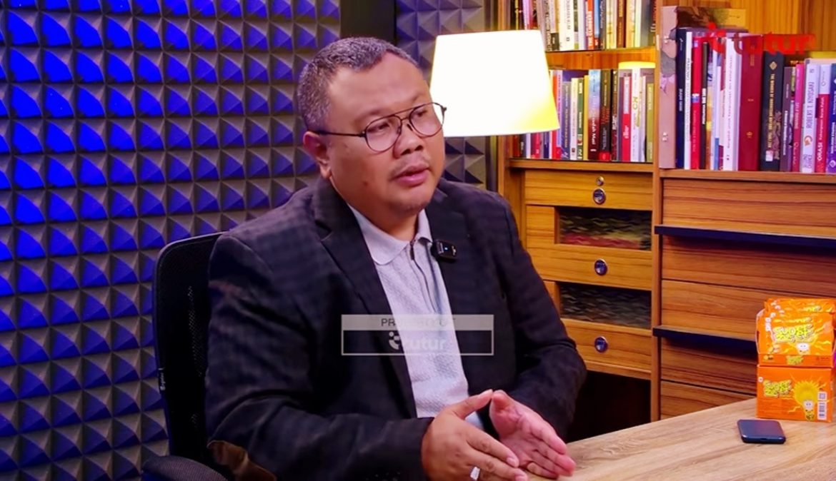 Analis komunikasi politik Universitas Paramadina/Pendiri Lembaga Survei KedaiKOPI Hendri Satrio alias Hensa